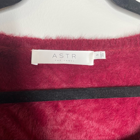 ASTR The Label NWT Dark Red Fuzzy Crop Sweater Square Neckline Women's - Picture 6 of 7